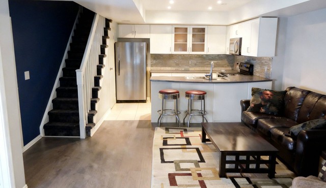 Cozy townhome mere steps away from the Toronto Stadium and nightlife
