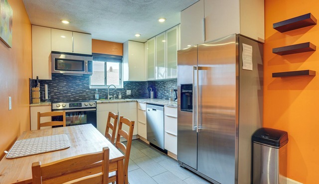 Cozy Waltham Condo ~ 11 Mi to Downtown Boston!