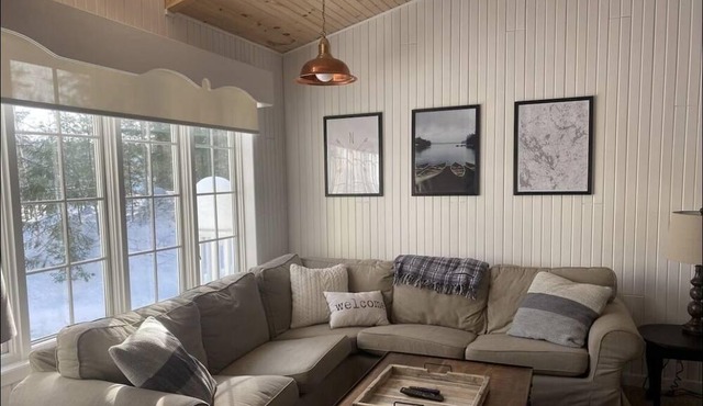 Cozy waterfront Cottage perfect for families