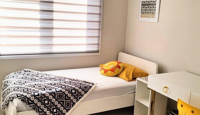 Cozy & Welcoming Room with a friendly family – 20 Mins to Downtown Ottawa