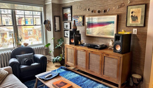Cozy Work-Friendly 2BR Home near High Park & Lake