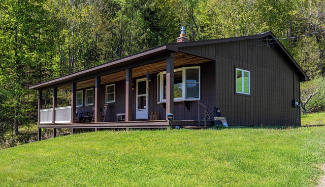 Deer Hill Cabin | Valley Views | Games + Fire Pit