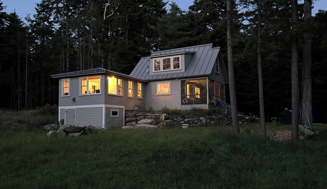 Delightful 2-bedroom cottage on Hen Cove in Cundy's Harbor