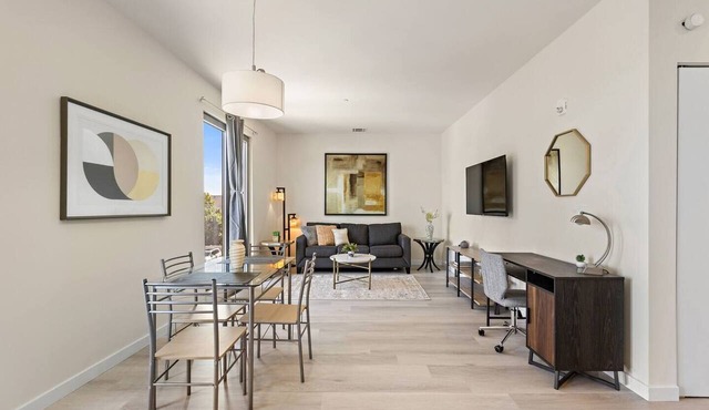 Deluxe 2BR ! Free Parking ! 30 min to NYC !
