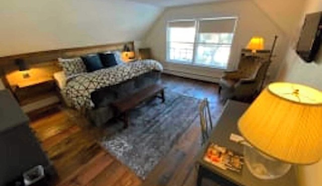 Deluxe King - 2nd floor in Historic Inn