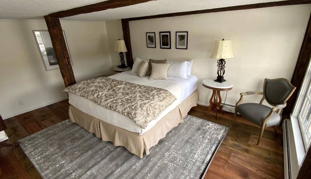 Deluxe King Suite, Living Room w/sofa bed & fireplace