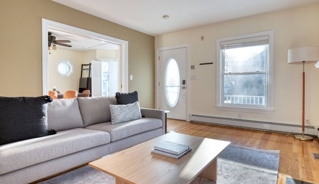 Deluxe Quincy 3BR w/W/D, nr Red Line, by Blueground