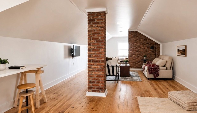 Designer Home, Walk to Warren, Off-Street Parking, and 4-Bedroom/Loft