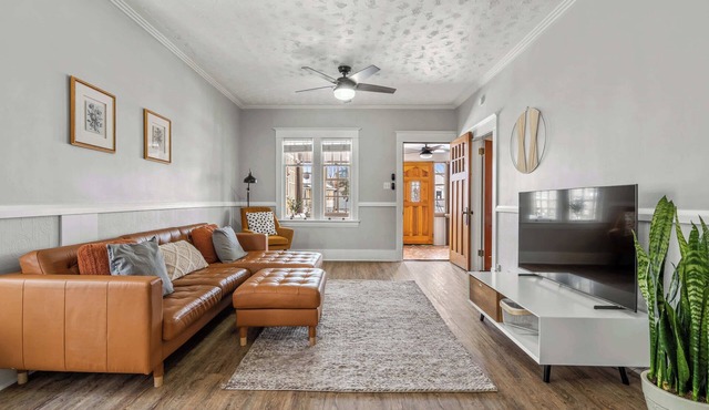 Dino's Last Post | Sleeps 8 | Private Backyard! | in Drumheller