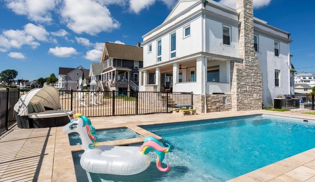 Direct Beach Water Front with Heated Pool