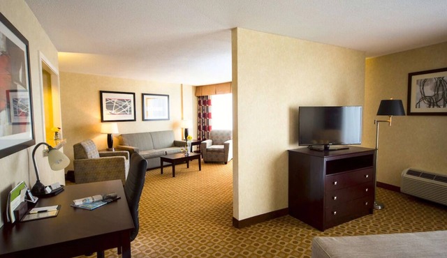 Discover Downtown Portland - Stay in Comfort w/Indoor Pool | Pets are Allowed