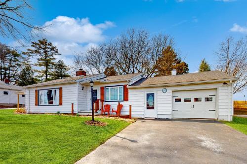 Dock! Waterfront Owasco Lake 'Moon Rise House'