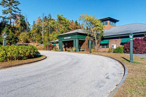 Dog-friendly cabin retreat with full kitchen, private deck, firepit & hiking