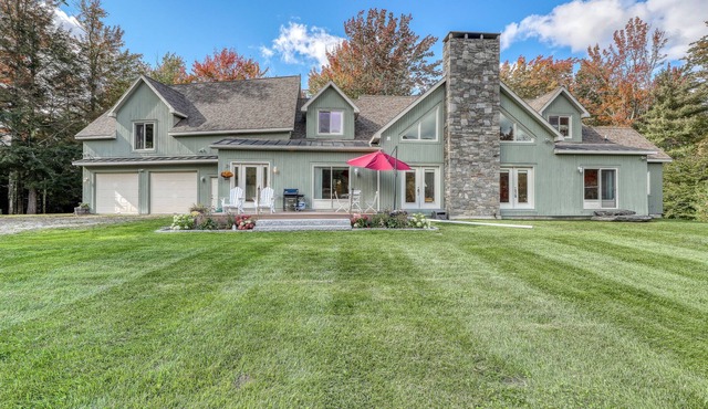 Dog-Friendly Home 1/4 of a Mile from Magic Mountain Lifts w/ Gorgeous Ski Views