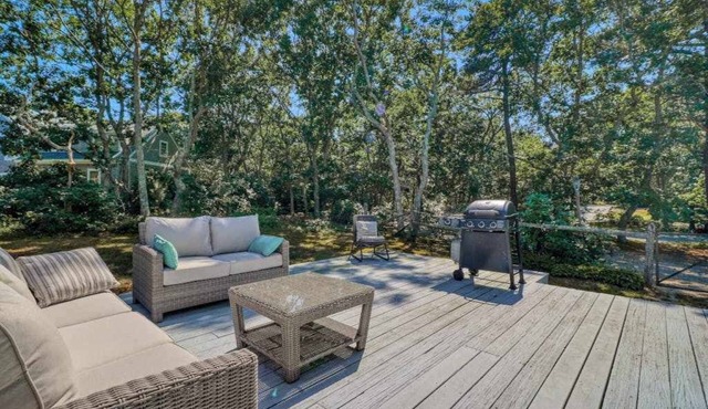 Dog-friendly home with beautiful deck & AC - close to 3 towns & great beaches