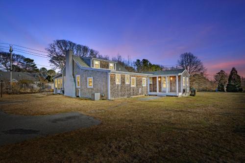 Dog-Friendly Pleasant Lake Cottage in Harwich