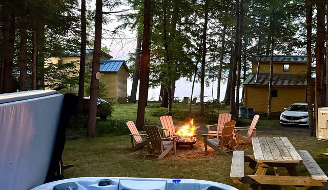 Dog Friendly, Steps to Lake, Golf, & Theate