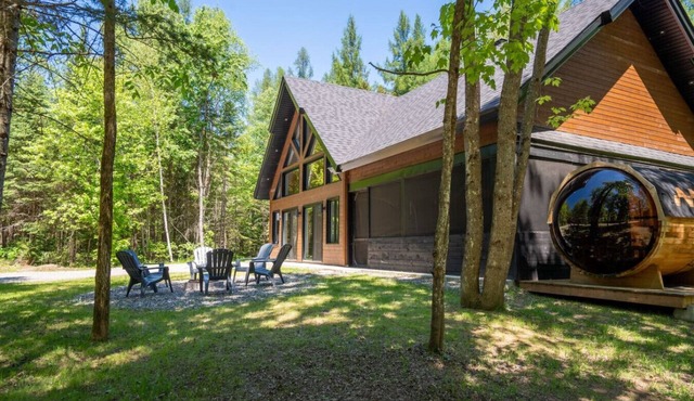 Domaine des Pins |Beach |HotTub & Sauna| 4 Chalets in Sainte-Émélie-de-l`Énergie