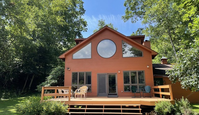 Don't miss out! Close to ALL BASEBALL Direct WATERFRONT - Jewel of the Lake!