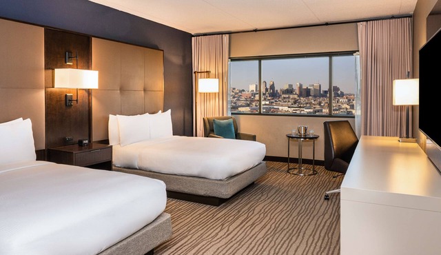 DoubleTree by Hilton Hotel Newark Airport in Newark