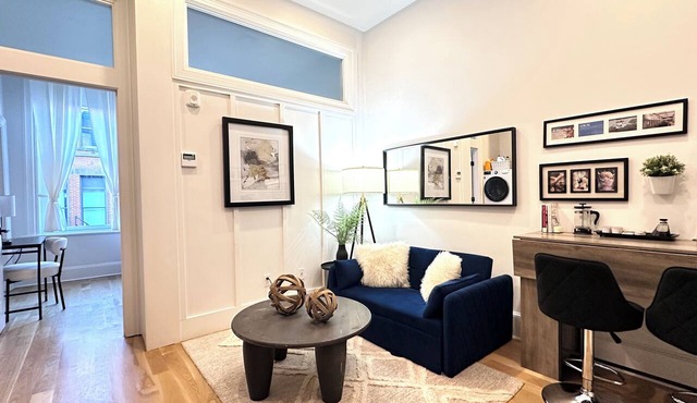 Downtown 1BR Walk to PPAC & Convention Sofa Bed