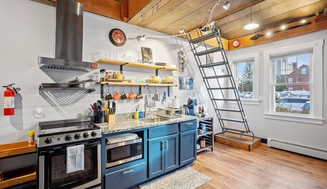 Downtown Loft w/Private Entry & Updates