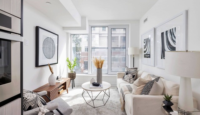 Downtown Toronto Modern Condo, 2 BR, 1 BA, Workspace, Pet Friendly, FREE WiFi