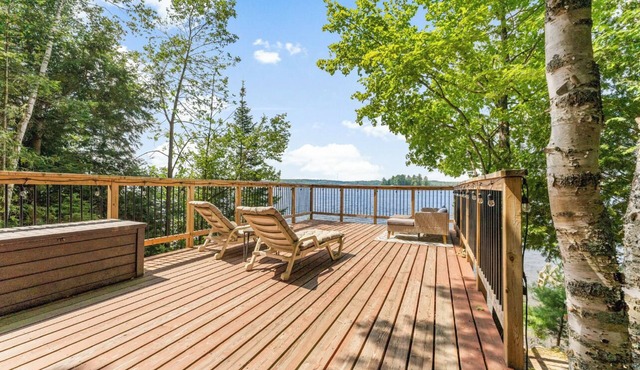 Dreamy Lakefront Cottage