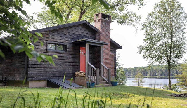 Dunn Brook Lakehouse - Sauna, Private Lake, Scandi Home