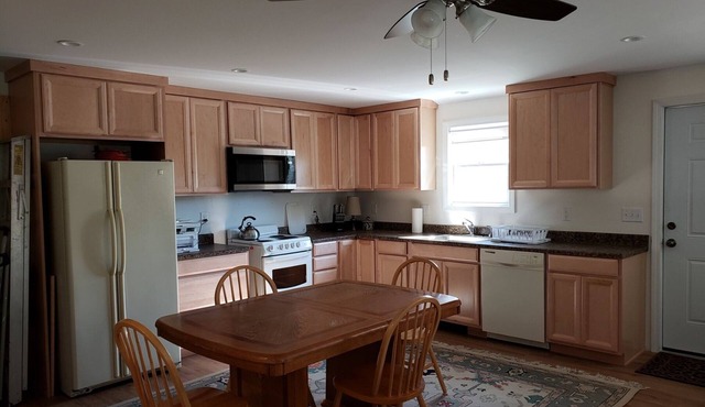 Duplex apartment - Beautiful Large One Bedroom One Bath