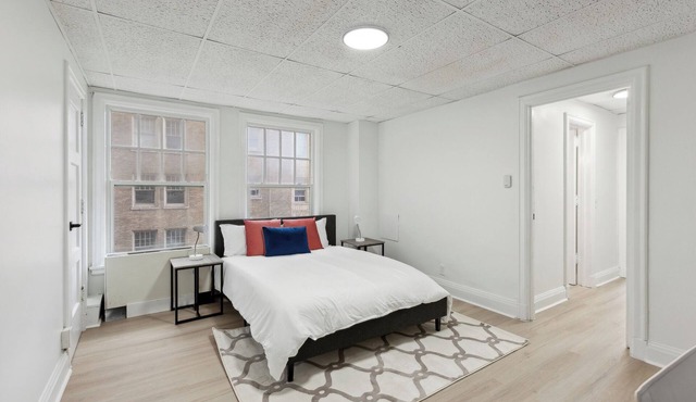 East 419I Modern Suite I Pool I Gym