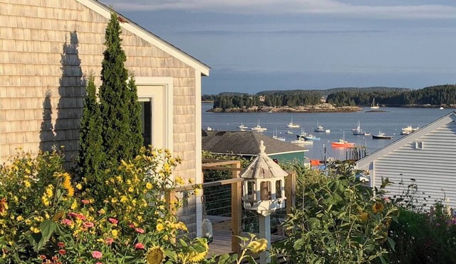 East Cottage - Small, Ocean View Cottage, In-town