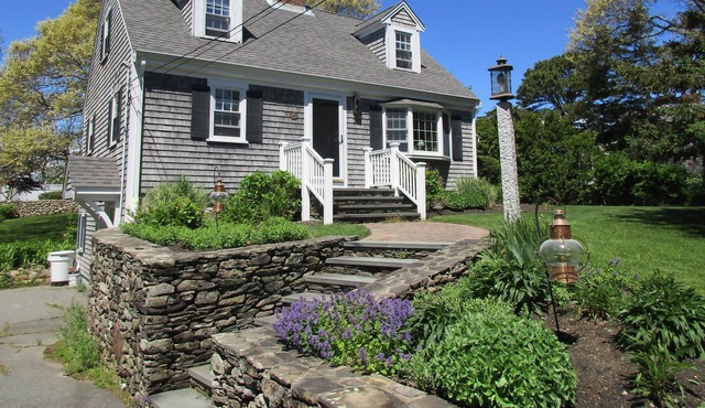 East Dennis Gem with Access to private beach!