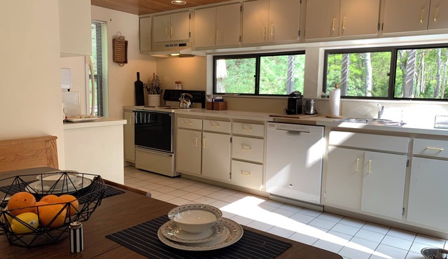 East Hampton slice of heaven with heated pool and 3 minute drive to village.
