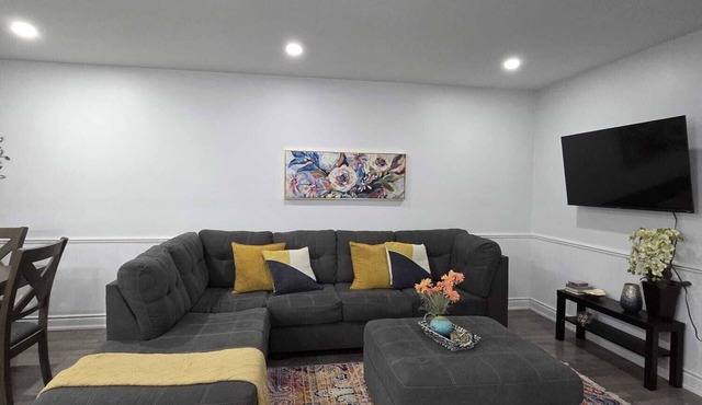 Elegant and Cozy 3 Bedrooms in Scarborough