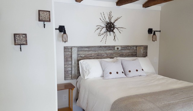 Elegant and Historic Farmhouse B&B with Farm-to-Table Breakfast Near Ithaca in Lansing