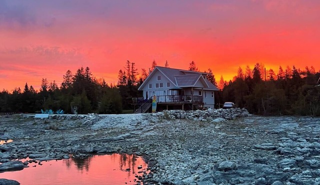 Elysium Cottage in Purgatory Cove - Private Waterfront Escape