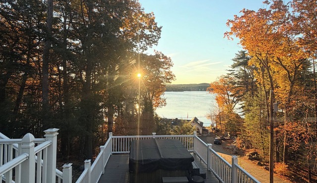 Enchanting Alton Bay~Lake Winnipesaukee Retreat Amazing Views & Hot Tub