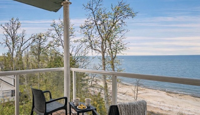 Endless Summer - Sleeps 6 Condo