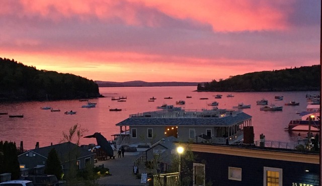 Enjoy A Suite With A Large, Furnished Waterfront Deck Viewing Boats & Islands.