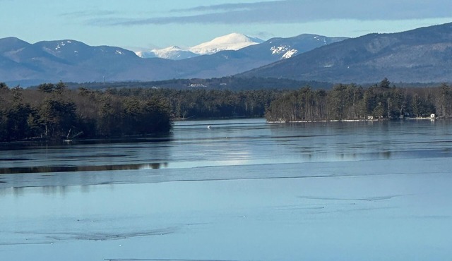 Enjoy Breath-taking Lake and Mountains views at the Belknap Point inn House