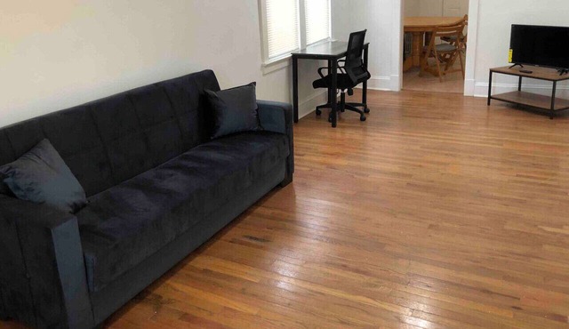 Entire 2-bedroom house, quiet residential area, NYC bus and train nearby
