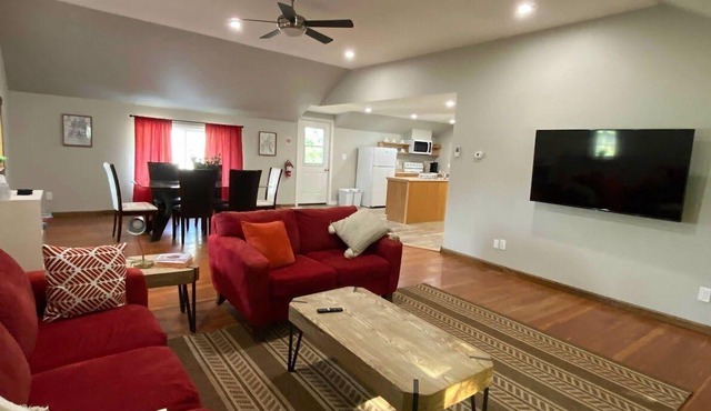 ENTIRE 2-BEDROOM TOWNHOUSE ON A RUSTIC FARM, 20 Minutes from GrandBend!