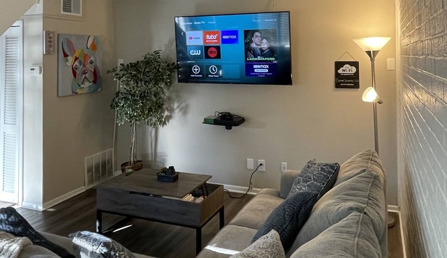 Entire lovely 2 bedroom loft with indoor fireplace