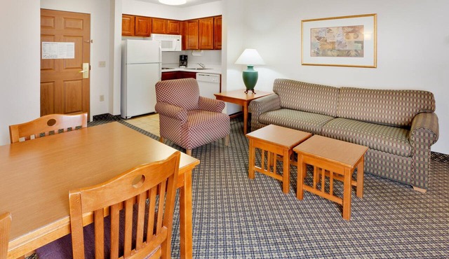 Equipped Suite Near ABE with FREE 24h Airport Shuttle | Shared Hot Tub Access