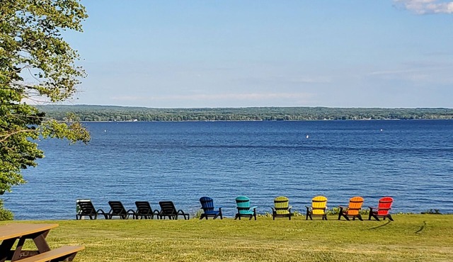 Escape the Summer Heat. Direct Lakefront Retreat with private beach and dock