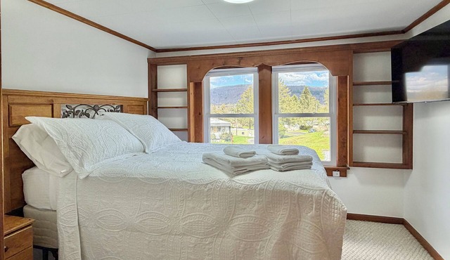 Escape to this charming Carriage House in Oneonta—perfect for families or small groups. With space for 7, a beautiful landscaped yard, and easy parking, it’s the ideal home base for relaxing getaways and nearby adventures.