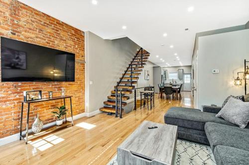 Exceptional 5Bd-6Bth Getaway with Incredible Roofdeck