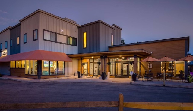 Experience Nature: Your Scenic Retreat Awaits | 3 bedroom unit