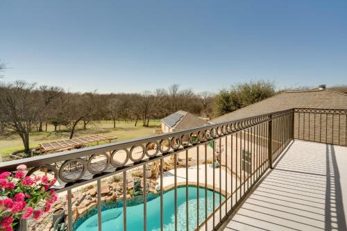 Explore Cedar Hill State Park! Apt w/Pool Access in Cedar Hill